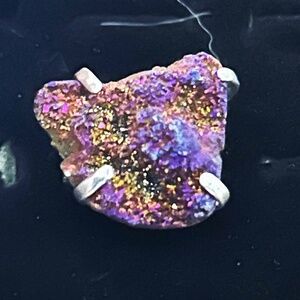 RING, GENUINE PURPLE/COPPERY AGATE GEODE, 3-DIMENSIONAL, WITH SILVER-TONE SHANK,